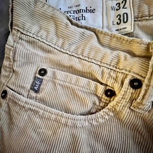 Abercrombie & Fitch, Men’s Skinny Corduroy, Size 32W 30L.
